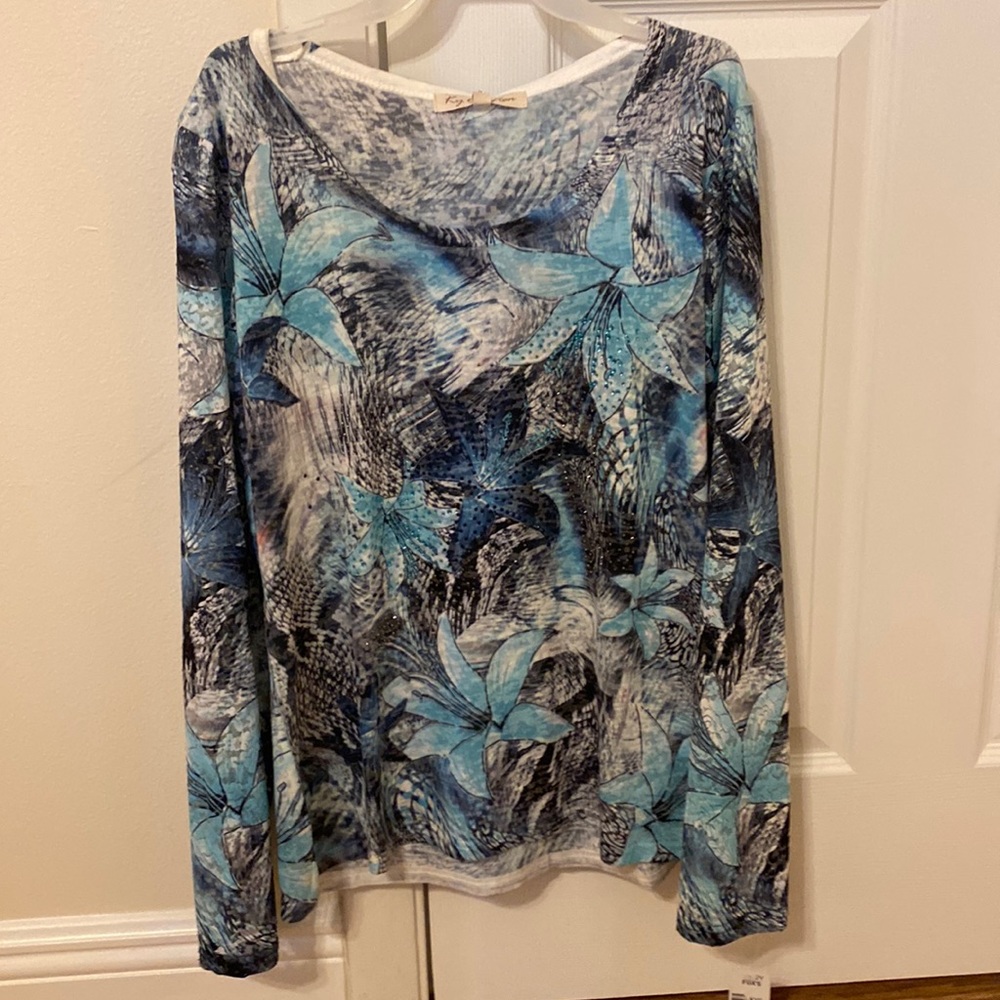 Long sleeve top, size Medium, new with tags